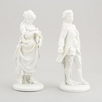 A pair of porcealain figurines, probably German, from around year 1900.