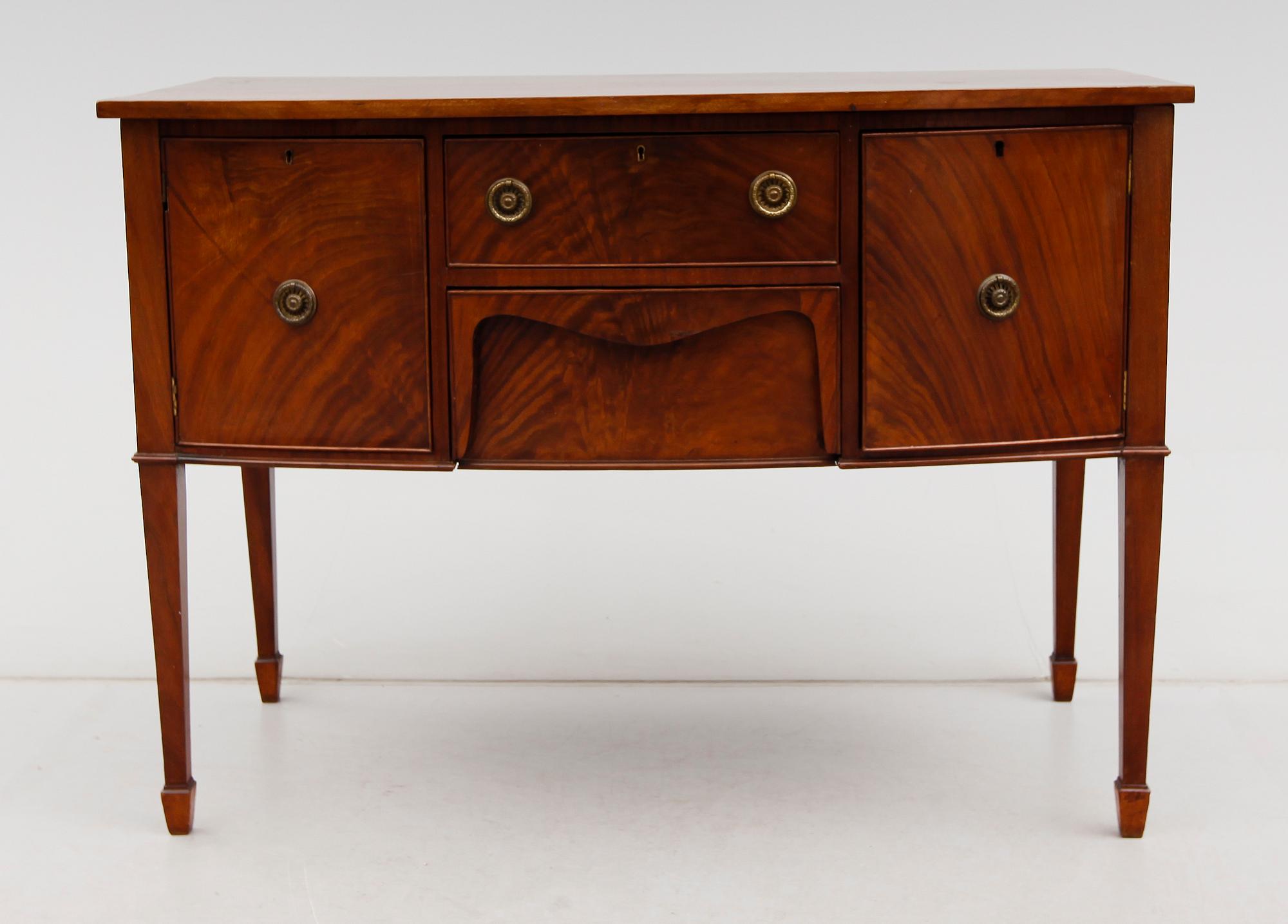 SIDEBOARD, England, 1900-talets första hälft.