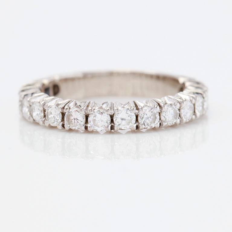 RING, 18K vitguld och diamanter tot ca 1.00 ct.