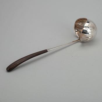 BÅLSLEV, silver och palisander, signerad Bente P, Suomen Kultasepät Turku 1957.