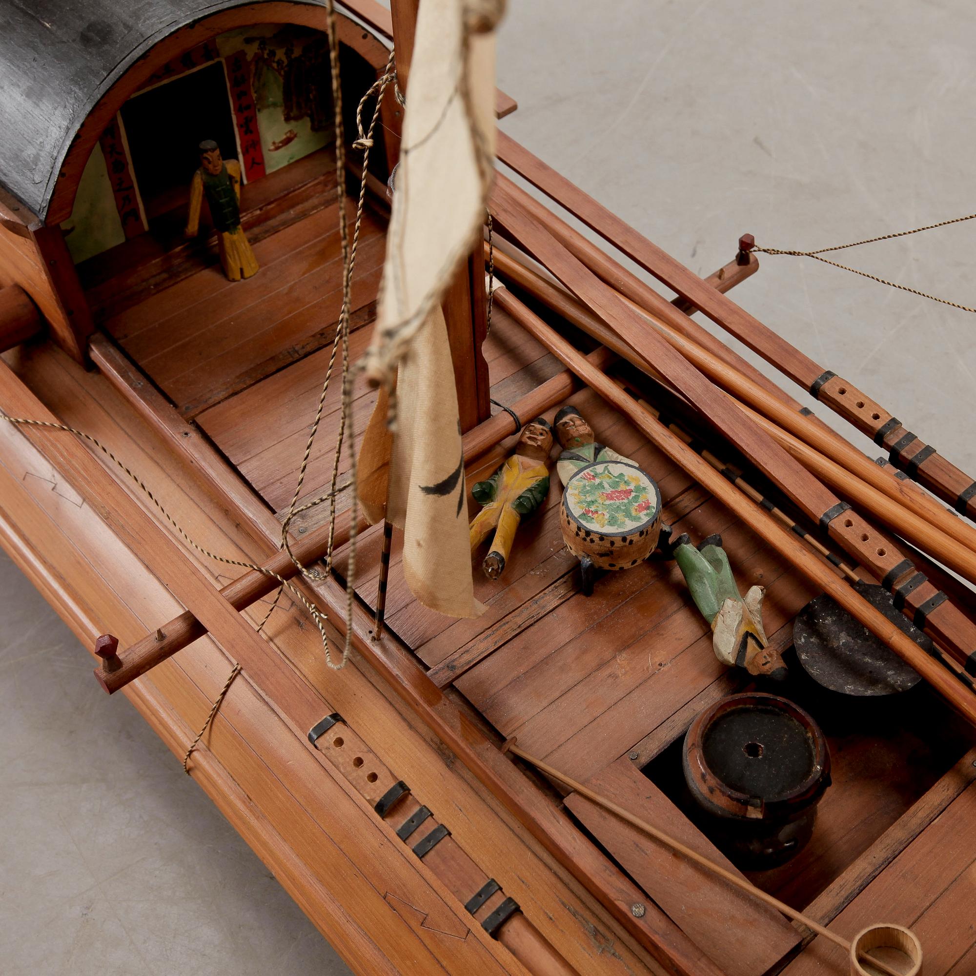 MODELLBÅT. Djonk. 1900-tal.