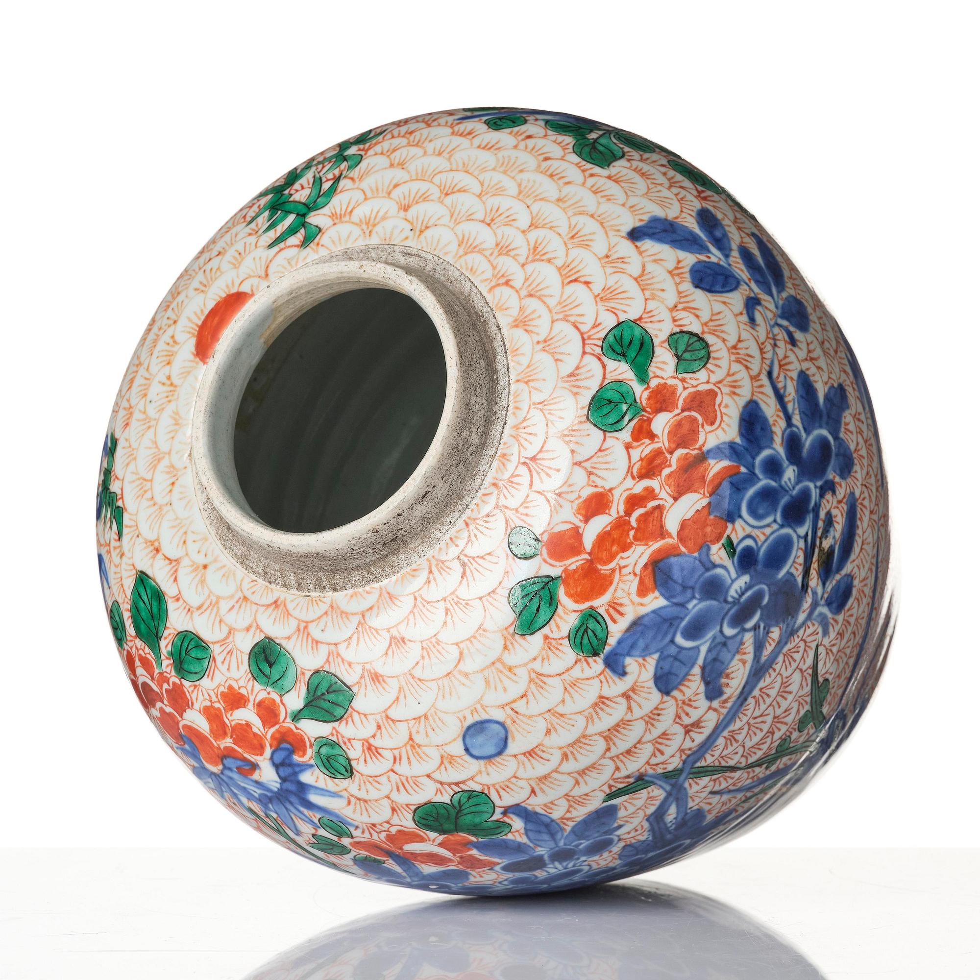 A wucai vase, Transition, 17th century.