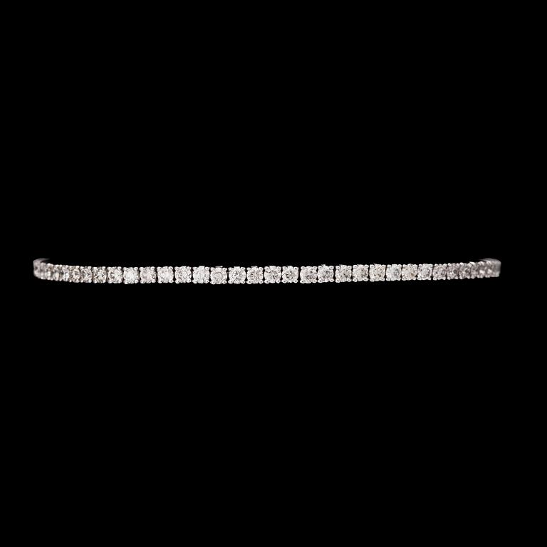 ARMBAND, 75 briljantslipade diamanter, tot. 4.01 ct.