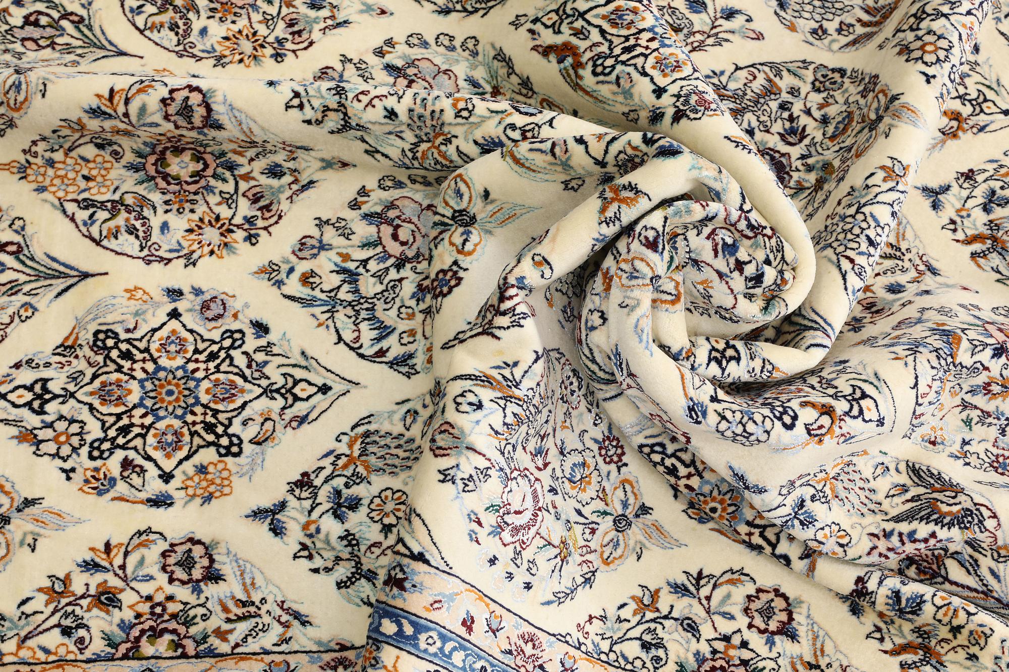 Matta, Nain, part silk, s.k. 6 LAA, ca 265 x 204 cm.