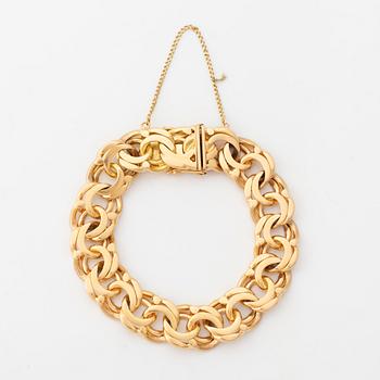 An 18K gold bracelet.