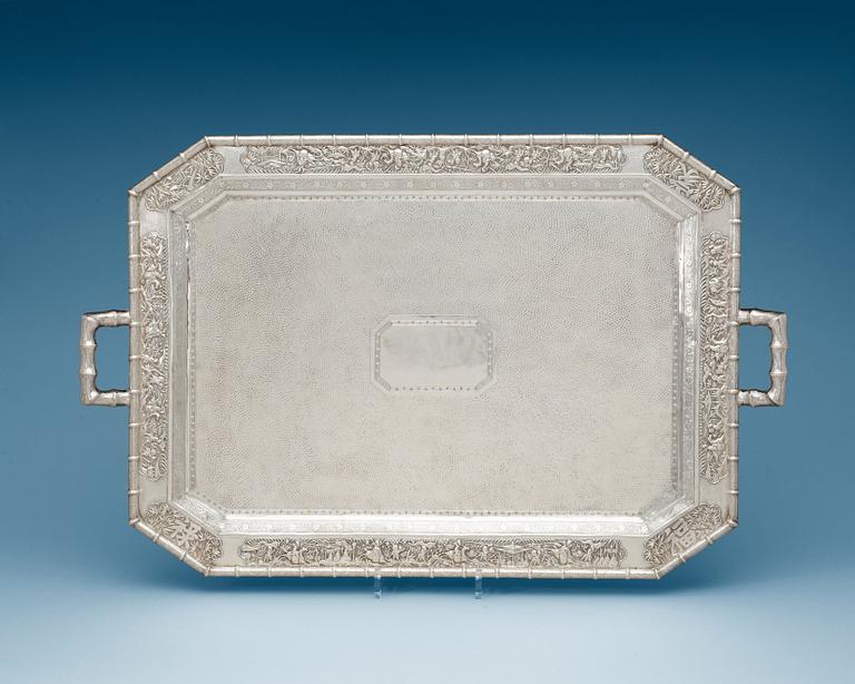 A large silver tray, late Qing dynasty (1644-1912). Marks of Gan Mao Xing.