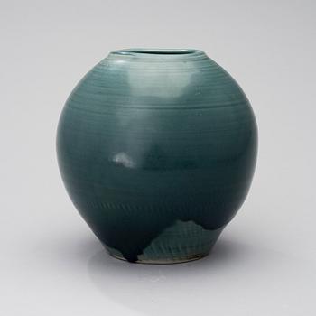 TOINI MUONA, A CERAMIC VASE. Signed TM Arabia. 1940s.