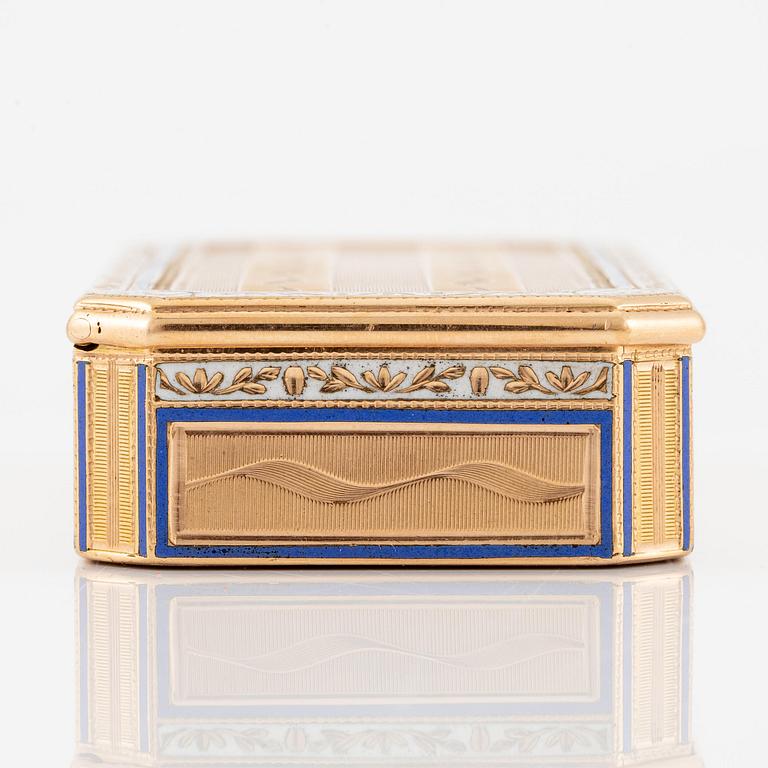 A probably early 19th century 14K gold box with enamel, probably Hanau.