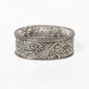 Bricka, fat, dosa samt miniatyrservis i sju delar, silver.