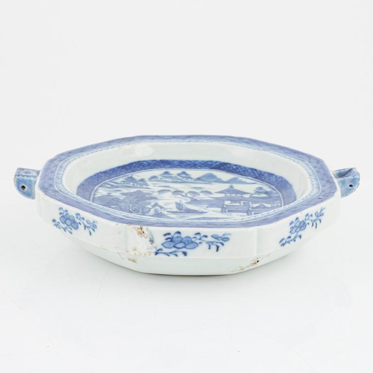 A blue and white hot water dish, Qing dynasty, Jiaqing (1796-1820).