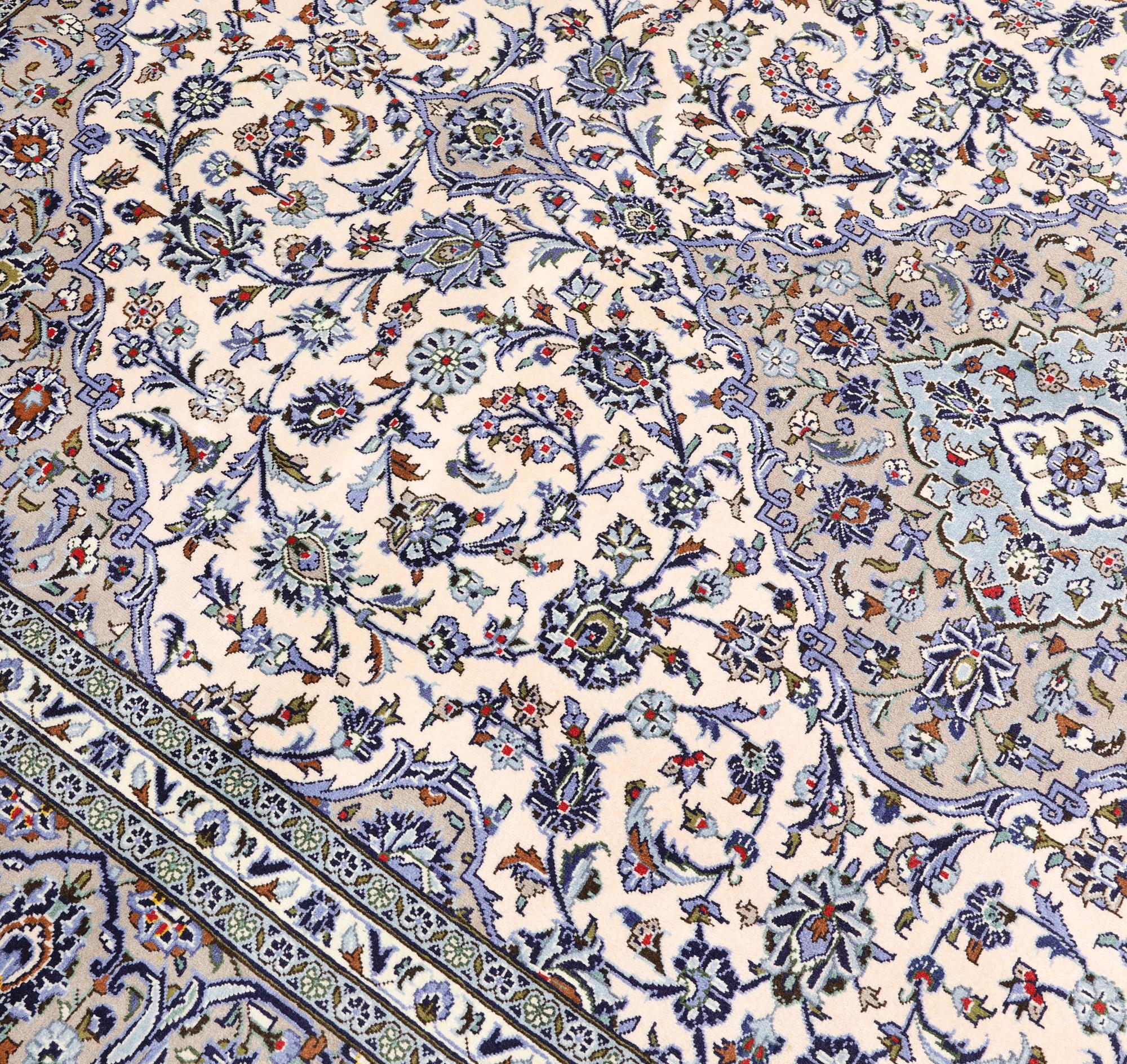 A Keshan carpet, approx. 343 x 253 cm.