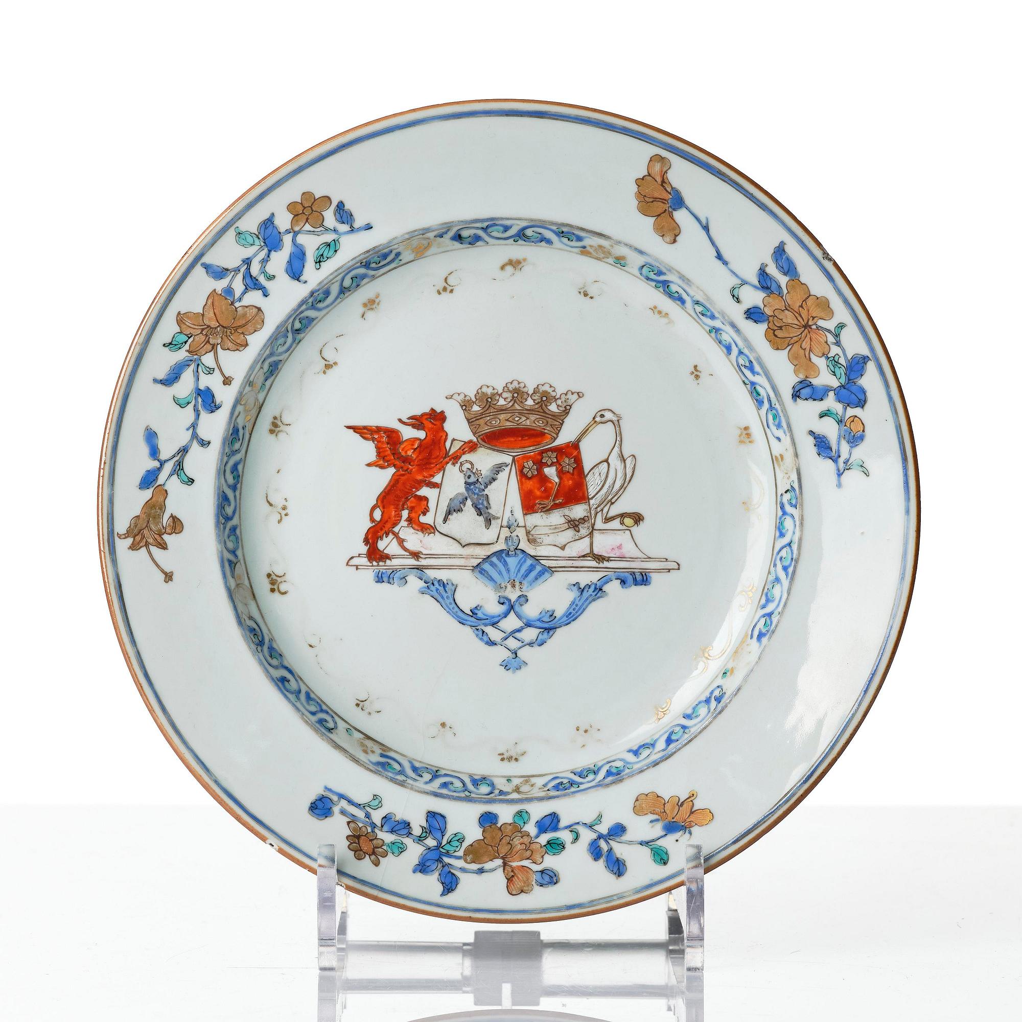 Tallrikar, tre stycken, porslin. Qingdynastin, Yongzheng (1723-35).