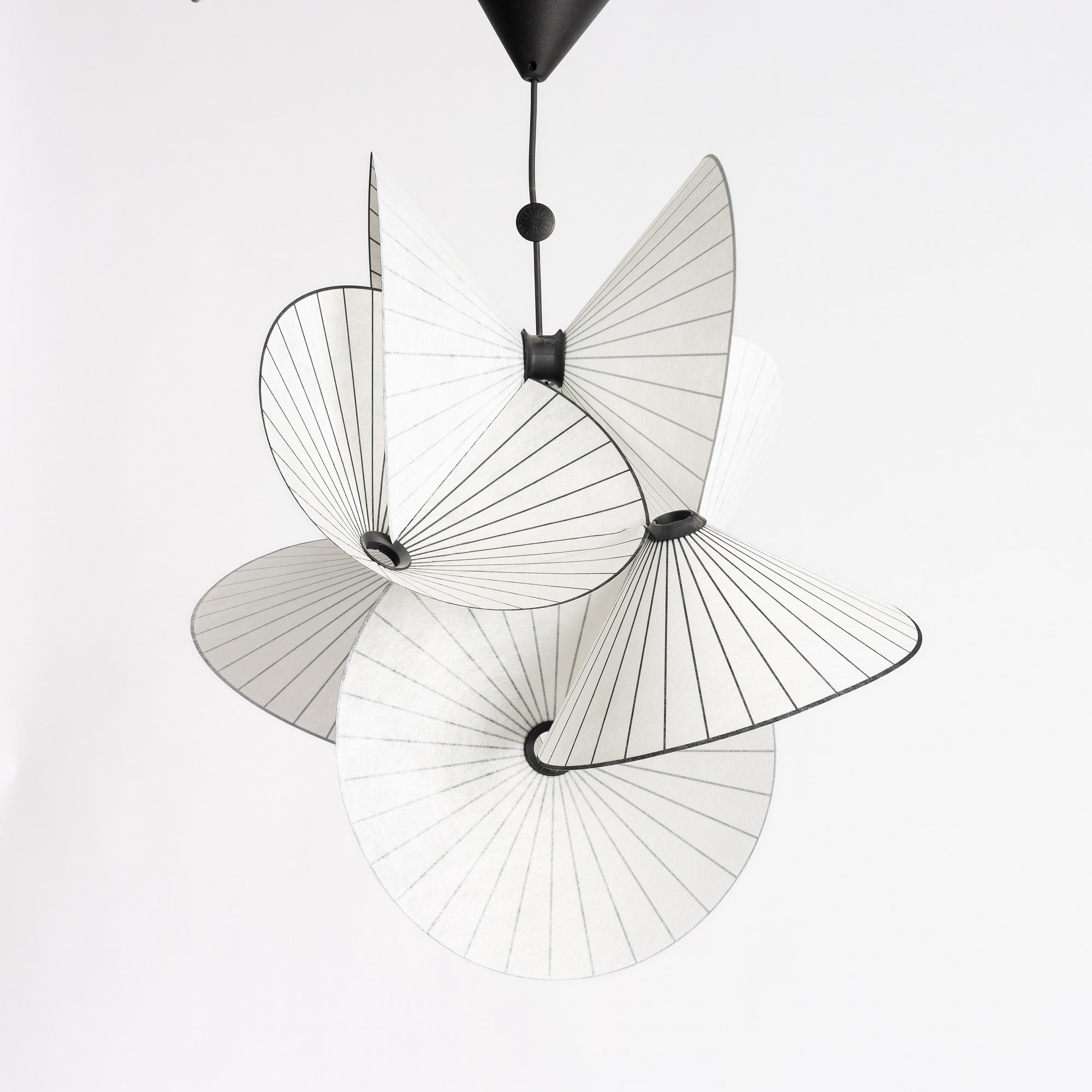 Front, a 'Serpentine light small', Moooi.