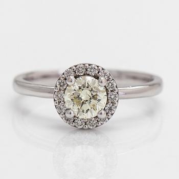 Ring, 14K vitguld, diamanter totalt ca 0.72 ct.