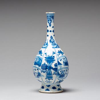 VAS, porslin. Qingdynastin, Kangxi (1662-1722).