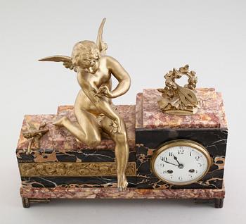 BORDSPENDYL, 1900-talets första hälft.