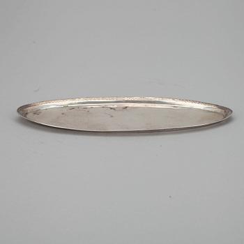 BRICKA för LJUSSAX, silver, Lars Barvander, Stockholm 1788. Vikt 83 g.