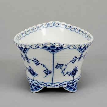 Royal Copenhagen, servisdelar, 14 delar, porslin. "Musselmalet", Danmark.