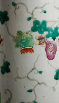 VASER/BORDSLAMPOR, ett par, porslin, Kina, 1900-tal.