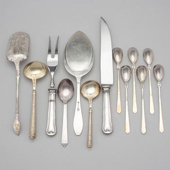 PARTI DANSKT SILVER, 13 delar, bland annat Harald Nielsen för Georg Jensen, vikt ca 376 gram.