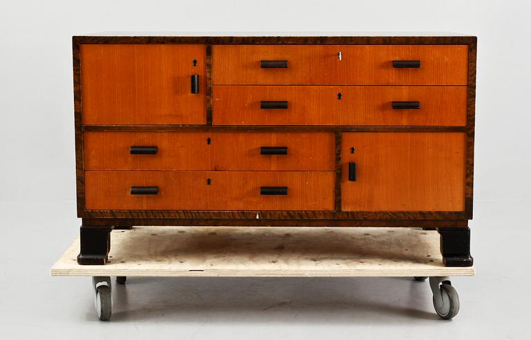 SIDEBOARD, art deco, Axel Larsson, AB Svenska Möbelfabrikerna, Bodafors, 1900-talets första hälft.