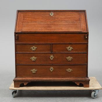 An early 19th century oak secratire.