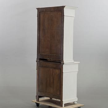 A CUPBOARD EARLY 20TH CENTURY,