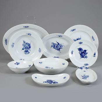 MATSERVIS, porslin, 38 delar, "Blå blomst", Royal Copenhagen.