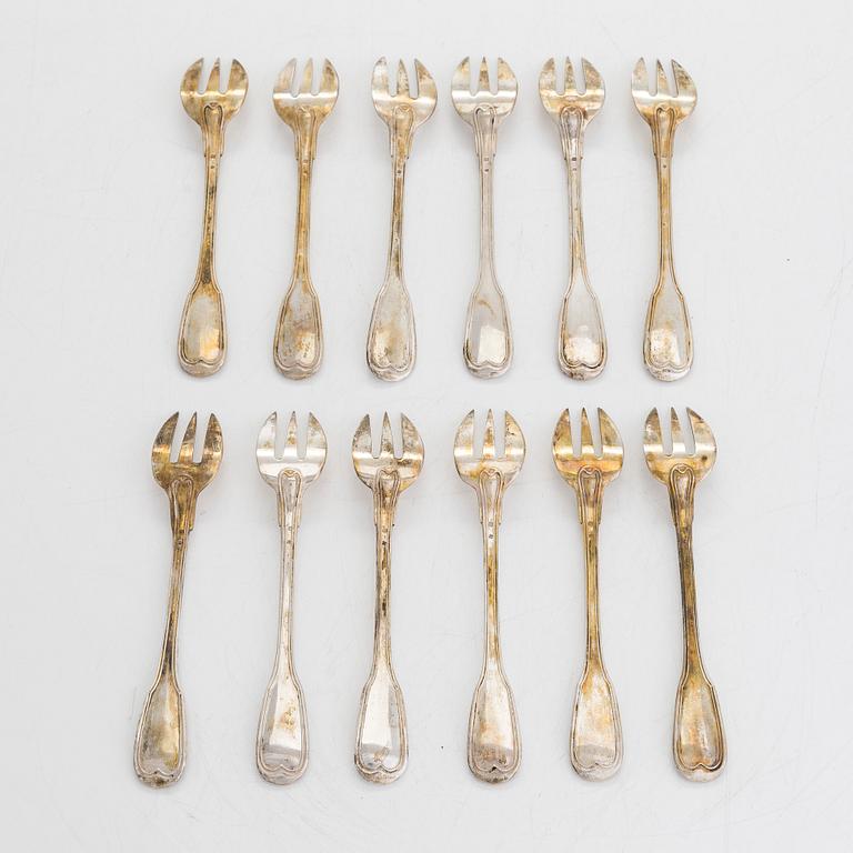 Ostrongafflar, 12 st, silver, hovjulvelerare A. Bourdon De Bruyne, Gent, Belgien, 1800-talets slut.