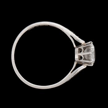 RING, brilliant cut diamond, old cut, app. 0.85 cts, with small diamonds at the sides, Stockholm, 1947.