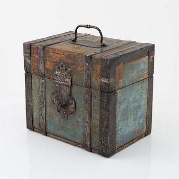 A box with five glass bottles, 19th Century.