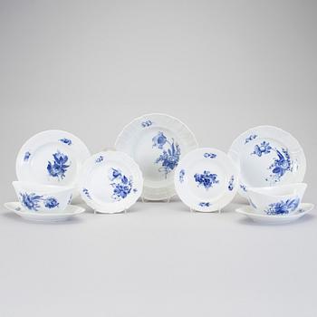 MATSERVIS, 116 delar, porslin, "Blå blomst", Royal Copenhagen.