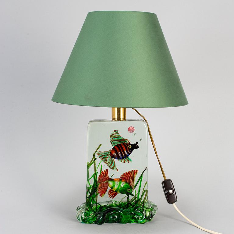 BORDSLAMPA med skärm av Firma Svenskt Tenn, glas, troligen Alfredo Barbini, Cenedese, Murano.