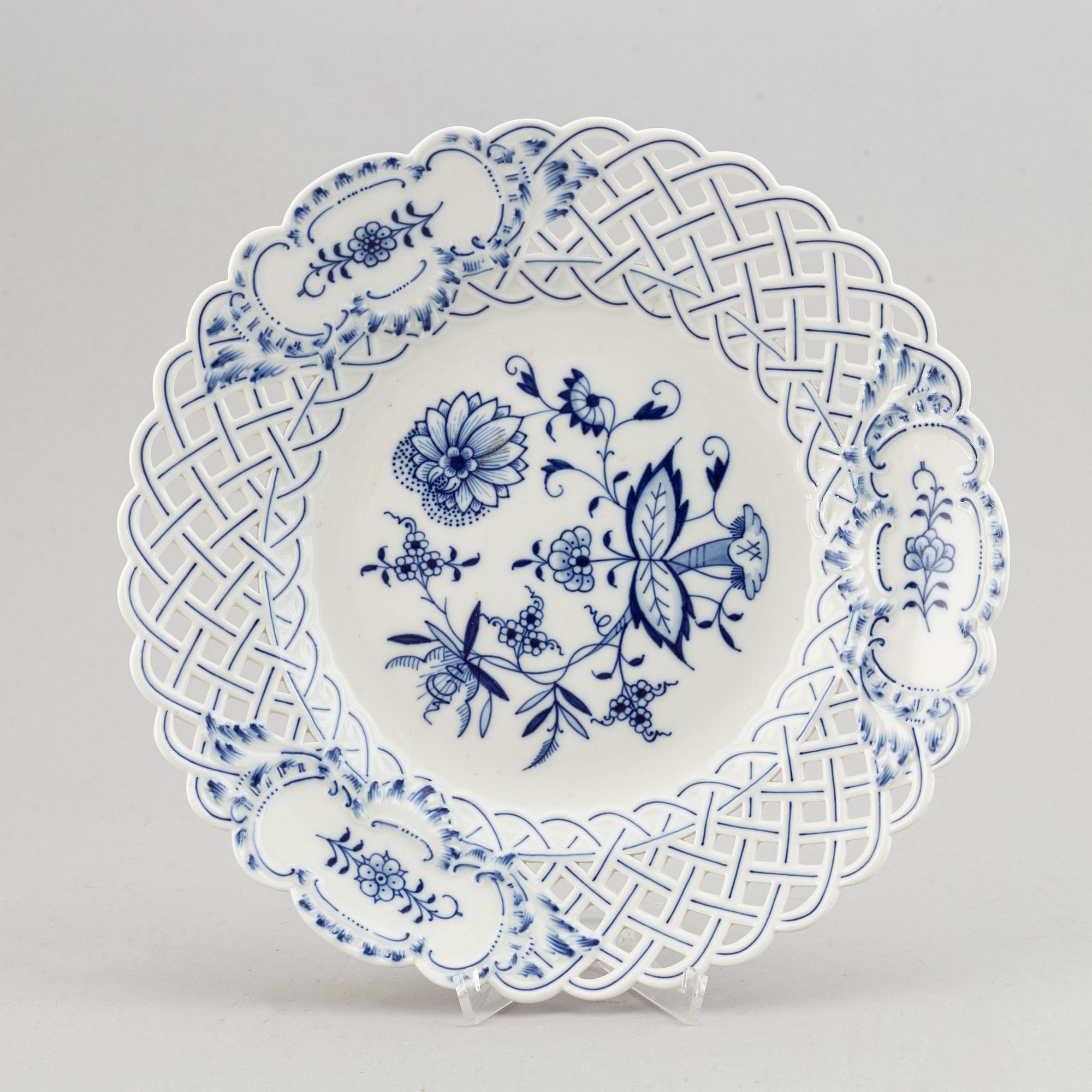 Servisdelar, 15 st, porslin. "Lökmönstret", Meissen, Tyskland.