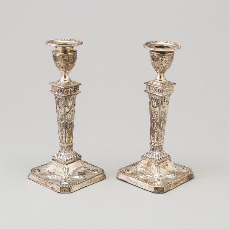 A pair of silver candlesticks, The Alexander Clark Manufacturing Company, Sheffield, England, 1905.