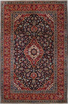 A CARPET, Kashan, ca 335 x 230 cm.