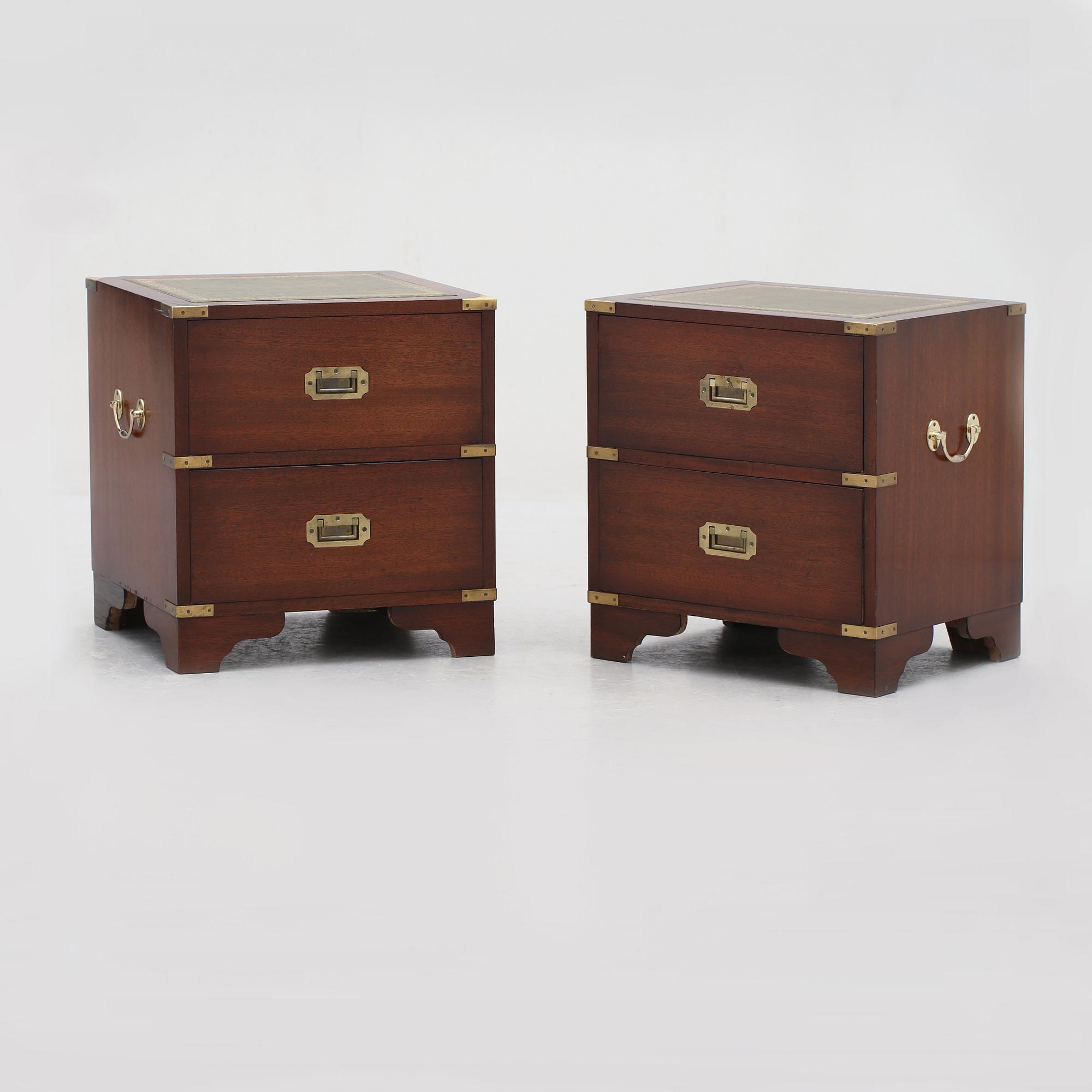 SÄNGBORD, ett par, engelsk stil, 1900-talets andra hälft.