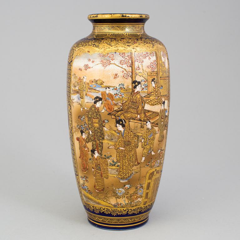 A Japanese satsuma vase, early 20th Century.