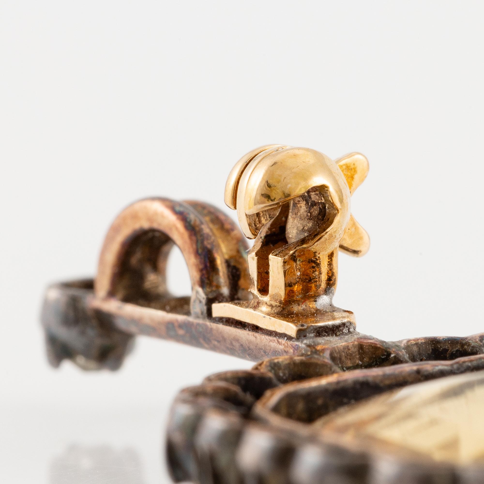 A brooch/pendant, gold and silver with topaz and old-cut diamonds, circa 1900.