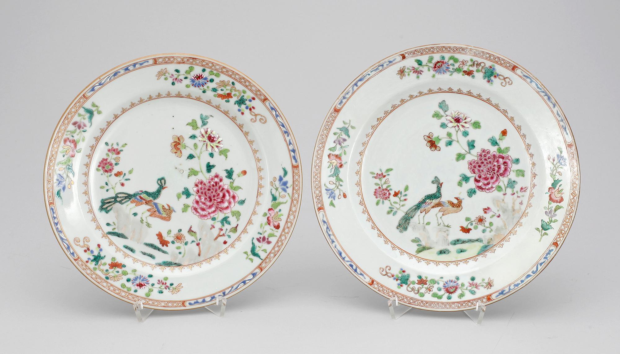 TALLRIKAR, 2 st, porslin, Kina. Qianlong, 1700-tal.