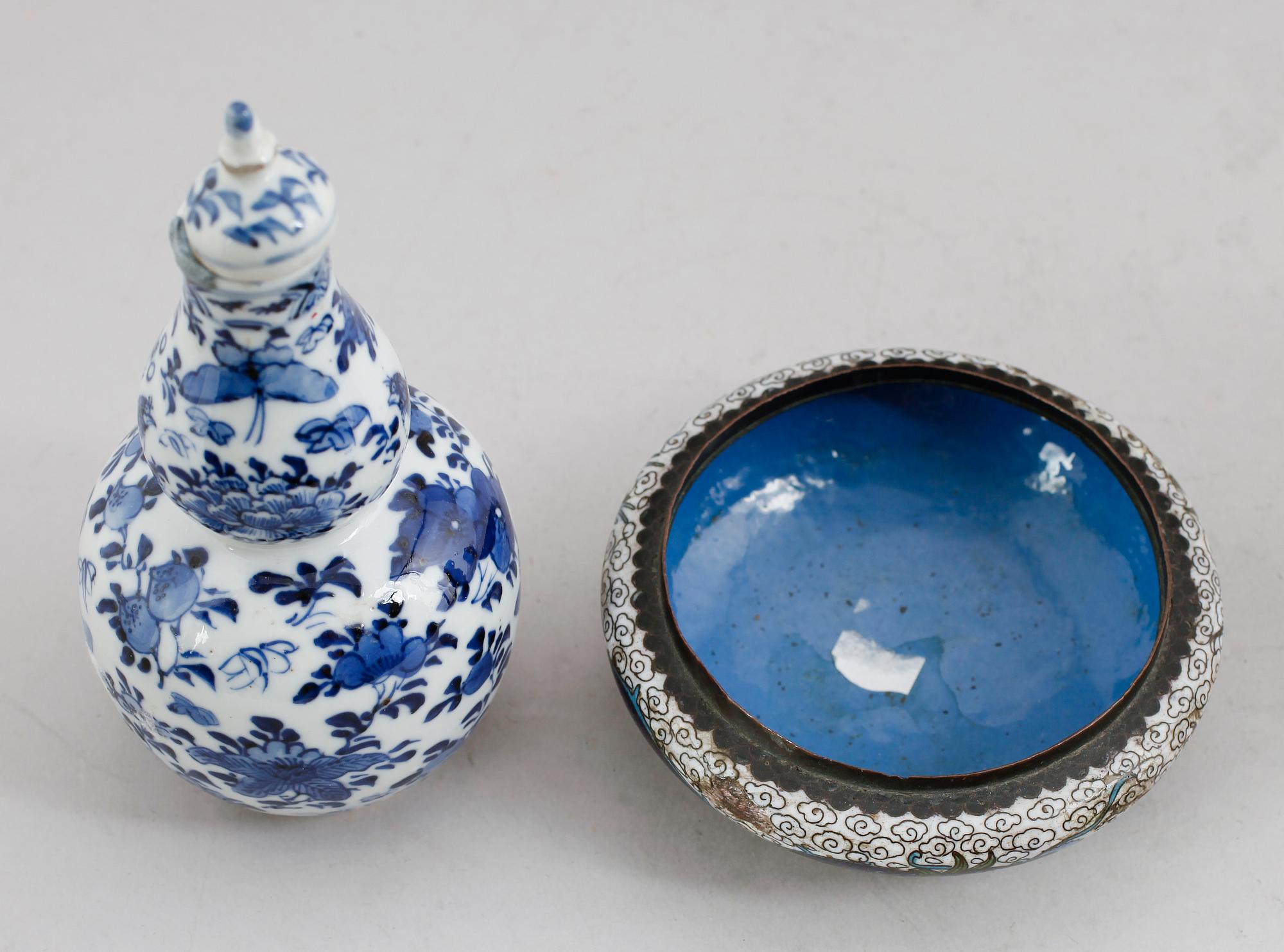 ORIENTALISKA FÖREMÅL, 4 delar, bl a 1800-/1900-tal.