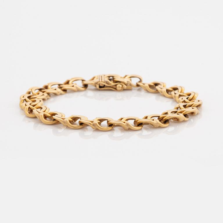 18K gold bracelet.