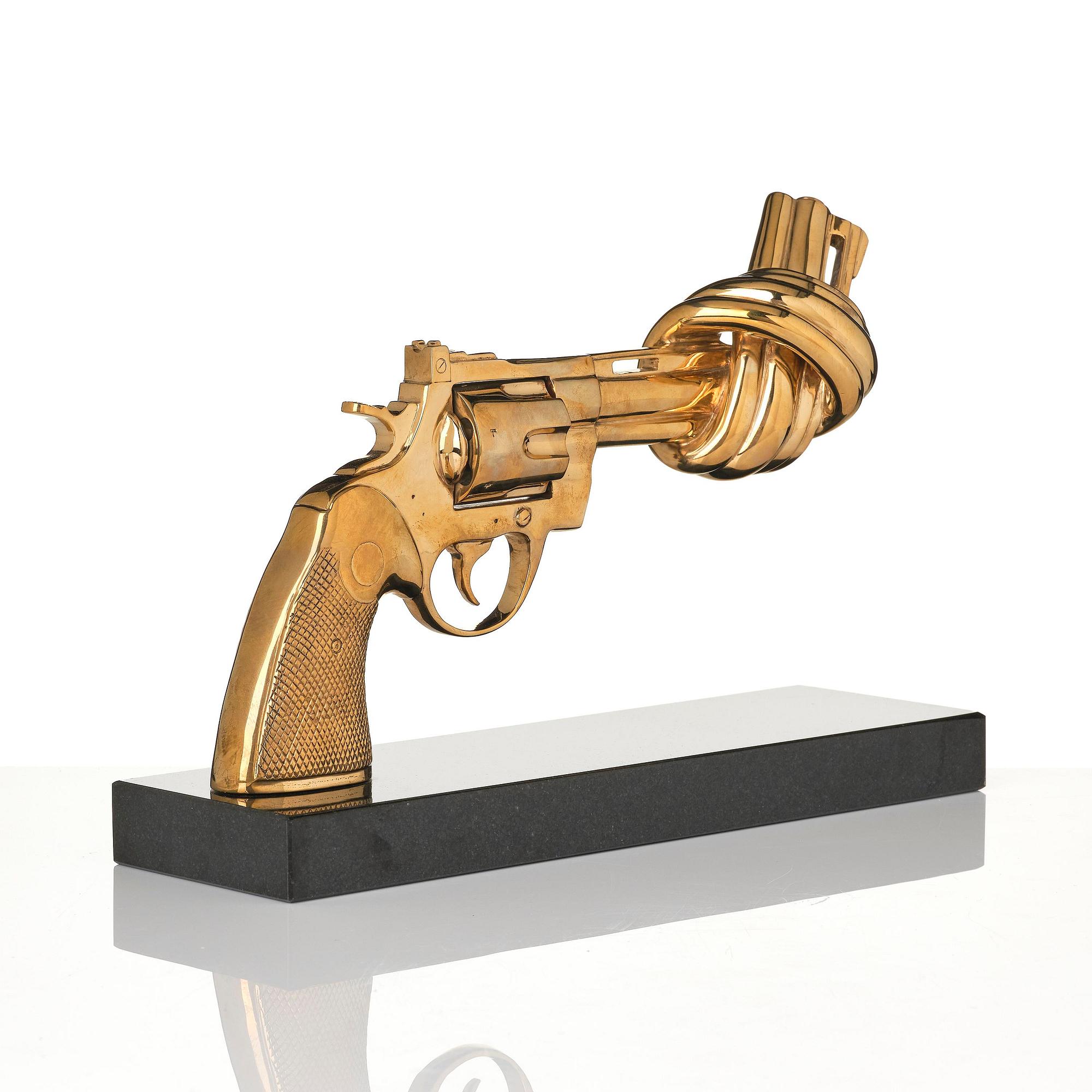 Carl Fredrik Reuterswärd, "Non Violence Knotted Gun".