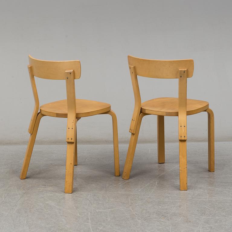 ALVAR AALTO, bord samt två stolar modell 69, Artek.
