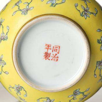 Zhadou, ett par, porslin. Qingdynastin, med Tongzhis märke och period (1862-1874).