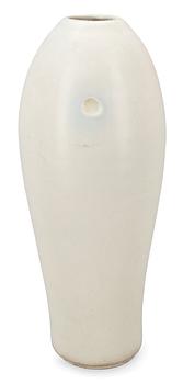 198. Toini Muona, A CERAMIC VASE.