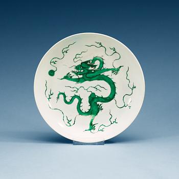 1662. A green glazed dragon dish, Qing dynasty, 18th Century.