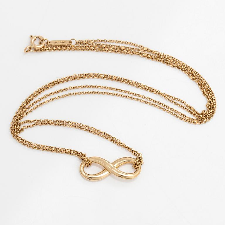 Tiffany & Co, an 18K gold 'Infinity' necklace.