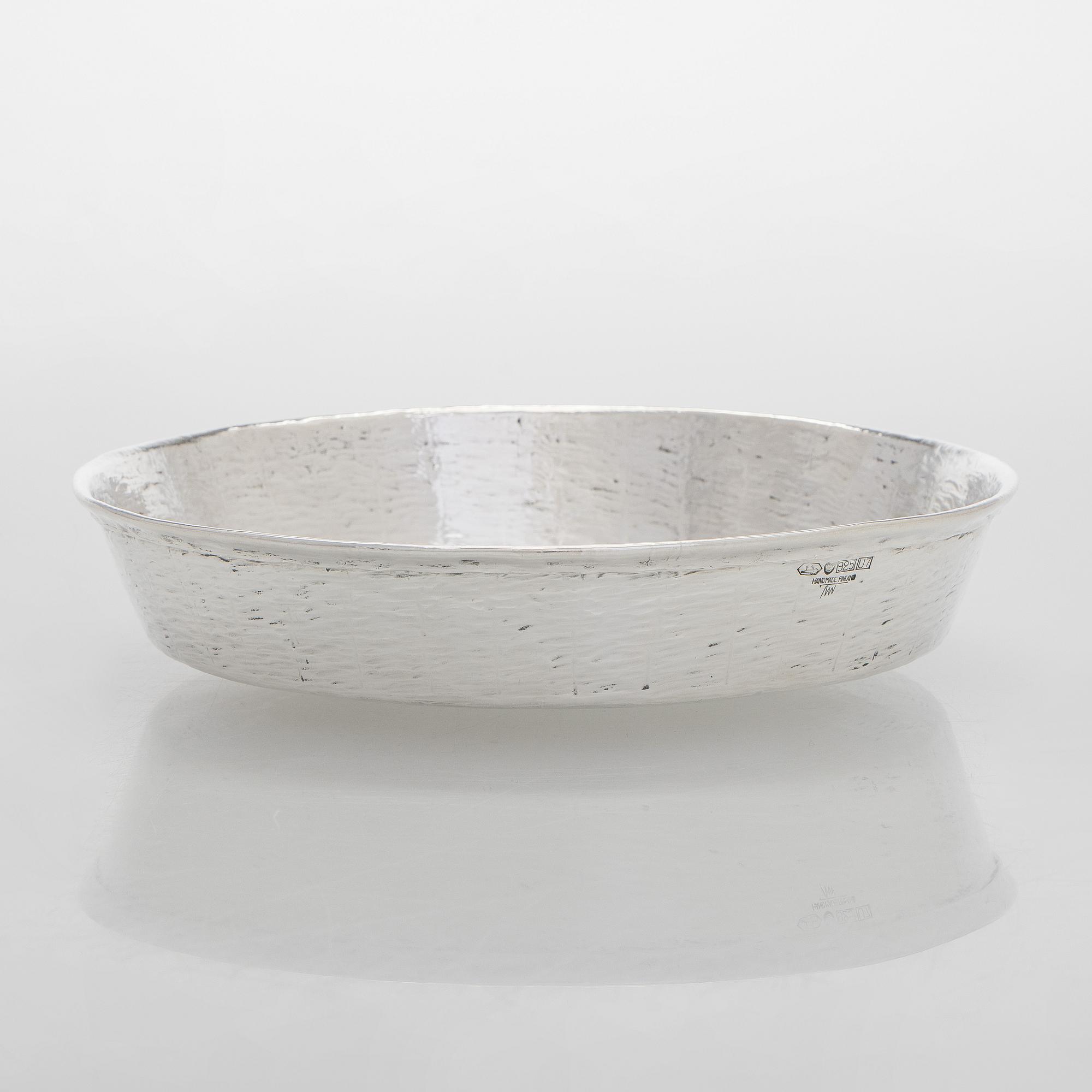 Tapio Wirkkala, A sterling silver bowl, model TW 289, Kultakeskus Hämeenlinna 1973.