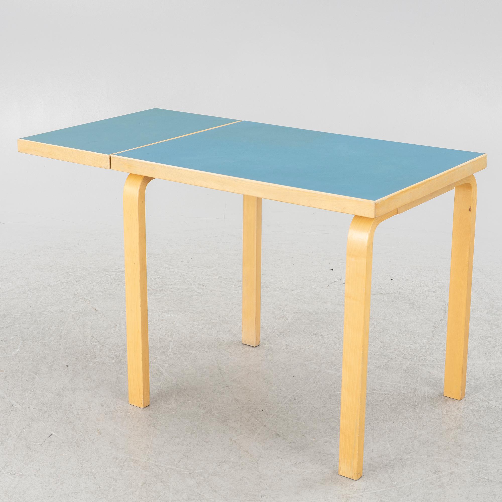 Alvar Aalto, drop-leaf table, model DL82, O.Y. Huonekalu- ja Rakennustyötehdas A.B., mid-20th century.